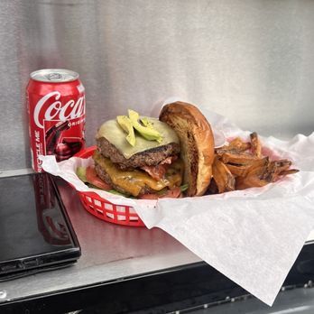 El Jefe's Little Kitchen - Stanley special burger - Food Trucks Near Me - Crestline, California El Jefe's Little Kitchen - Stanley special burger - Food Trucks Near Me - Crestline, California
