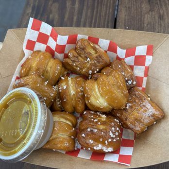 PHS Pop Up Garden - Pretzel bites - Beer Gardens Near Me - Philadelphia, Pennsylvania PHS Pop Up Garden - Pretzel bites - Beer Gardens Near Me - Philadelphia, Pennsylvania