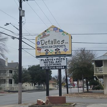 Detalles - Outside sign. - Flowers & Gifts Near Me - San Antonio, Texas