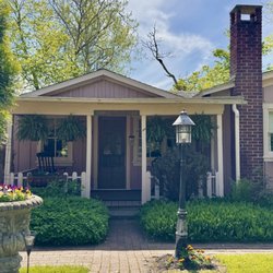 River's Edge Cafe - Exterior of a cottage on the property