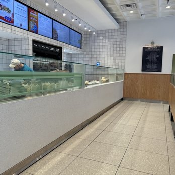 Chopt Creative Salad Co. - No crowd after the lunch rush - Salad Near Me - Washington, DC, District of Columbia