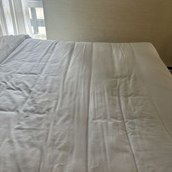 Rodeway Inn Fallsview - Old/used bedsheets