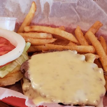 Island Cafe - Cheeseburger - Seafood Near Me - Everglades, Florida