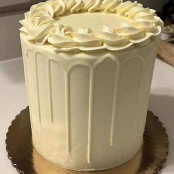 Super Sweet Bake Shop - Vanilla bean cake - Custom Cakes Near Me - Kingsland, Georgia