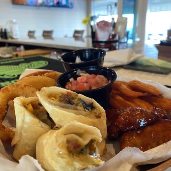 Lost Key Beach Club - Quad Sampler (better than a Trio sampler) - Salad Near Me - Pensacola, Florida