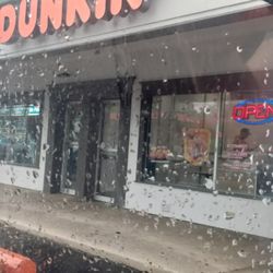 Dunkin' - Outside, no drive thru