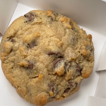 Crumbl - Saugus - Chocolate chip - Bakeries Near Me - Saugus, Massachusetts