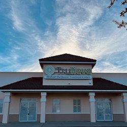 Trulieve Summerfield Dispensary - Front exterior view of summerfield trulieve