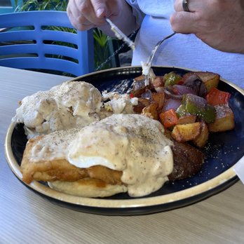Down the Hatch Maui - Souther Fried Chicken Benedict- so Perfectly delicious ! - Seafood Near Me - Lahaina, Hawaii Down the Hatch Maui - Souther Fried Chicken Benedict- so Perfectly delicious ! - Seafood Near Me - Lahaina, Hawaii