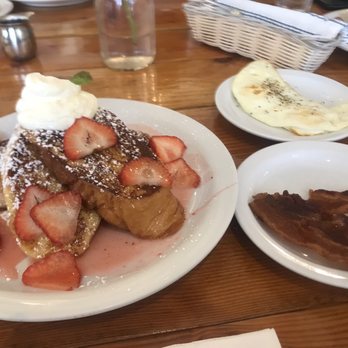 Cream Pot - Strawberry French Toast - Breakfast & Brunch Near Me - Honolulu, Hawaii Cream Pot - Strawberry French Toast - Breakfast & Brunch Near Me - Honolulu, Hawaii