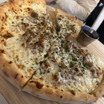 Caffe Concerto - Gorgonzola Pizza - Pizza Near Me - Los Angeles, California Caffe Concerto - Gorgonzola Pizza - Pizza Near Me - Los Angeles, California