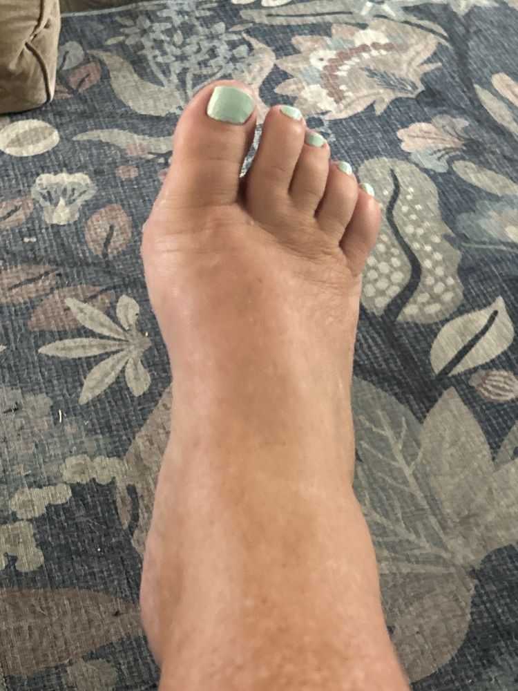 Honey Nails & Spa Logo