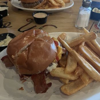 Lindburgers Delray Beach - Bacon Cheeseburger - Burgers Near Me - Delray Beach, Florida