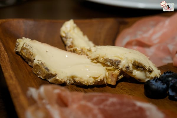 Mozzarella & Vino by null