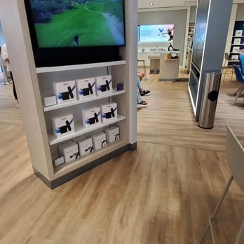 Xfinity Store By Comcast - Nice advertising areas here in this Xfinity Location. 8/17/2024 - Security Systems Near Me - Shelby Township, Michigan Xfinity Store By Comcast - Nice advertising areas here in this Xfinity Location. 8/17/2024 - Security Systems Near Me - Shelby Township, Michigan