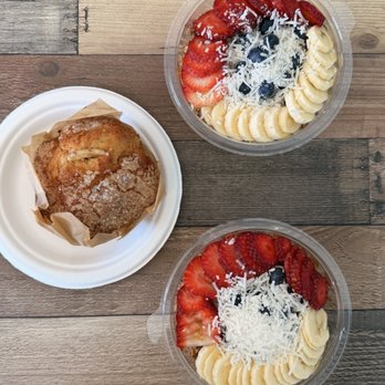 Ocean Cafe - Hawaiian bowl Ocean Original bowl with Coconut Banana muffin - Acai Bowls Near Me - San Diego, California