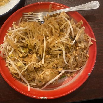 Pinto - Chicken pad, Thai - Thai Near Me - Johnson City, Tennessee