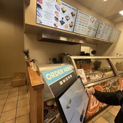 Dessert Cafe Concord - Self order station