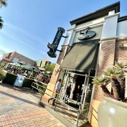 Bar Louie - Exterior.