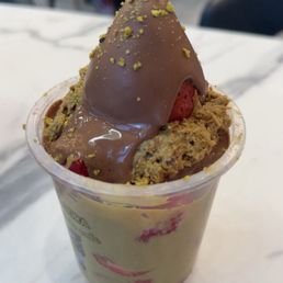 Dubai chocolate strawberry cup Dubai chocolate strawberry cup