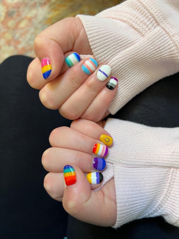Daisy Nails and Spa Logo