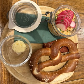 Hopfingerbräu im Palais - Pretzel - German Near Me - Berlin, BE Hopfingerbräu im Palais - Pretzel - German Near Me - Berlin, BE