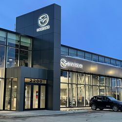 Mazda de Laval - Façade de la nouvelle concession