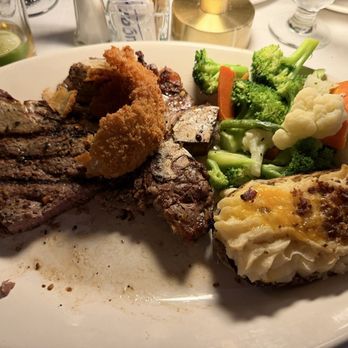 Burbank Smokehouse - Porter house steak - Steakhouses Near Me - Burbank, California Burbank Smokehouse - Porter house steak - Steakhouses Near Me - Burbank, California