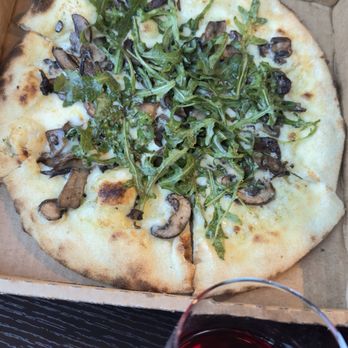 BackRoad Vines - Fun Guy Pizza - Wine Tasting Room Near Me - Fairfield, California