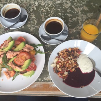 Foodstory Cafe - Two Americans, granola with yoghurt and berry compote and rye bread with salmon, avocado and tomato. - Cafes Near Me - Aberdeen, ABD Foodstory Cafe - Two Americans, granola with yoghurt and berry compote and rye bread with salmon, avocado and tomato. - Cafes Near Me - Aberdeen, ABD