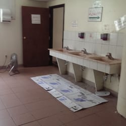 Jama Masjid - Sinks outside bathroom stalls