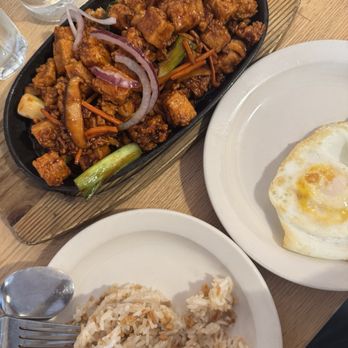 Cebu Chicago - Sizzling Tofu with garlic rice and egg - Filipino Near Me - Chicago, Illinois