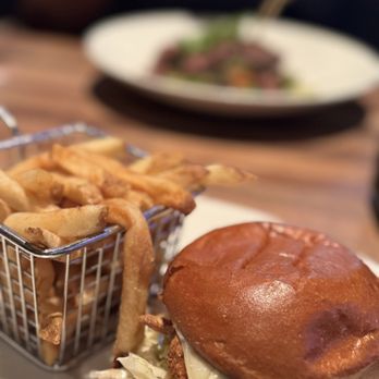 Yard House - Nashville Hot Chicken Sandwich - Bars Near Me - Houston, Texas Yard House - Nashville Hot Chicken Sandwich - Bars Near Me - Houston, Texas