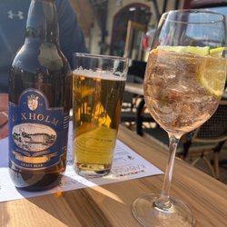 Waxholms Hotell - Local Beer and Rose'