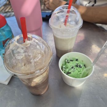 Chilly Jilly'z Bakery & Cafe - Ice Cream & Frozen Yogurt Near Me - Boulder City, Nevada Chilly Jilly'z Bakery & Cafe - Ice Cream & Frozen Yogurt Near Me - Boulder City, Nevada
