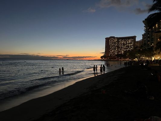 Waikīkī Beach by null