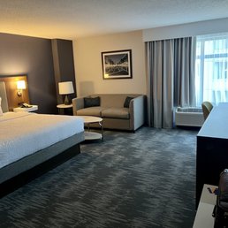 King size bed and spacious room. #716