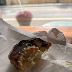 Leah's Cakery - Best eclair I ever had