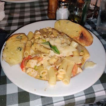 The Kettle - Rigatoni with Chicken, Spinach & Pine Nuts - Diners Near Me - Manhattan Beach, California