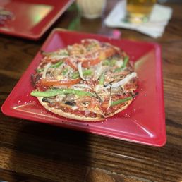 Individual veggie pizza