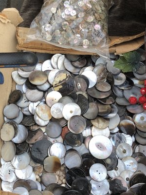 Marché aux puces de la Porte de Vanves by null