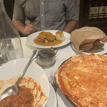 Il Chianti - Tomato and bread soup, veal shank, margherita pizza - Wine Bars Near Me - Rome, RM Il Chianti - Tomato and bread soup, veal shank, margherita pizza - Wine Bars Near Me - Rome, RM