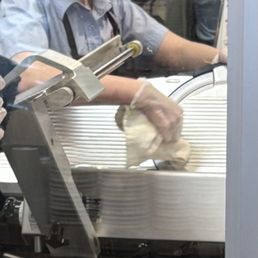 Cleaning the meat cutter Cleaning the meat cutter
