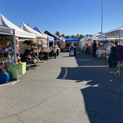 Laguna Hills Farmers' Market - Eastern side of the market has non-food vendors as well as prepared food vendors