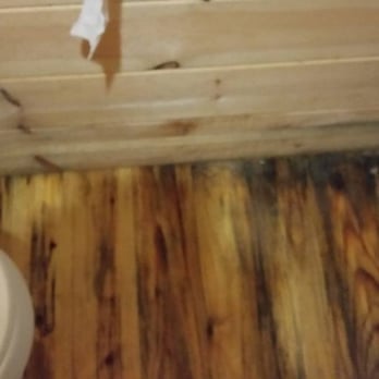 White Water Express - "Deluxe" cabin.  Mold in bathroom. - Rafting/Kayaking Near Me - Copperhill, Tennessee