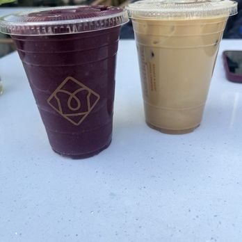 Toastique - Superfruit Smoothie & Iced Vanilla Latte - Coffee & Tea Near Me - Los Angeles, California