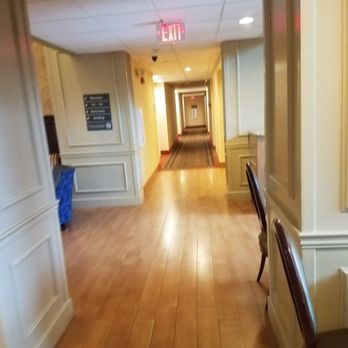 Hampton Inn & Suites Williamsburg-Richmond Rd - First floor hallway - Hotels Near Me - Williamsburg, Virginia