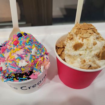 Ice Cream Social - two cups of ice cream with sprinkles - Ice Cream & Frozen Yogurt Near Me - White Plains, New York Ice Cream Social - two cups of ice cream with sprinkles - Ice Cream & Frozen Yogurt Near Me - White Plains, New York