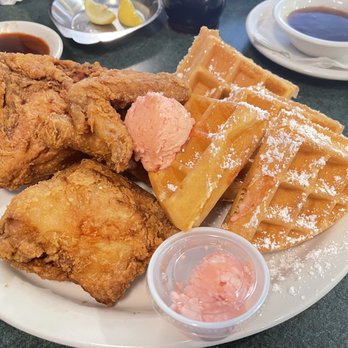 Metro Diner - Chicken and waffle - American Near Me - Charlotte, North Carolina