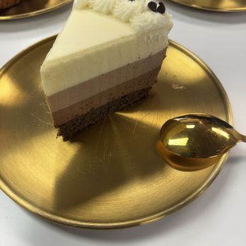 Farmer’s Milk - 3 chocolate cake - Cafes Near Me - Schaumburg, Illinois